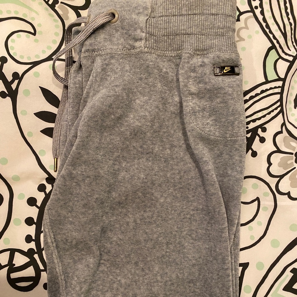 NIKE LOUNGE SWEATS!!